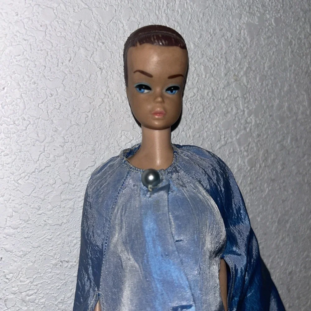 Vintage 1963 Barbie Doll FASHION QUEEN #870 With Two Wigs‎ E3